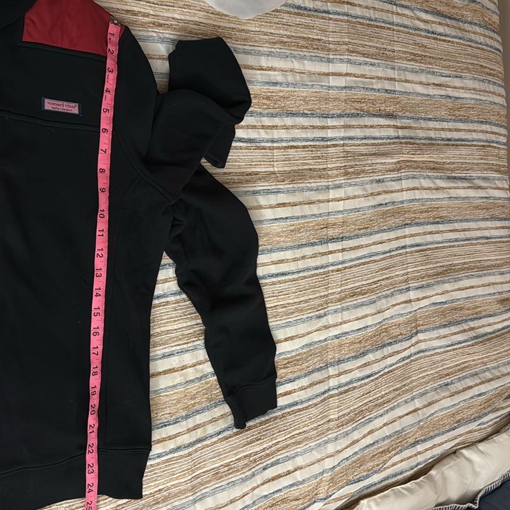 Vineyard Vines XX UMASS COLLEGE (Black and Red Logo Pullover) - Picture 7 of 8